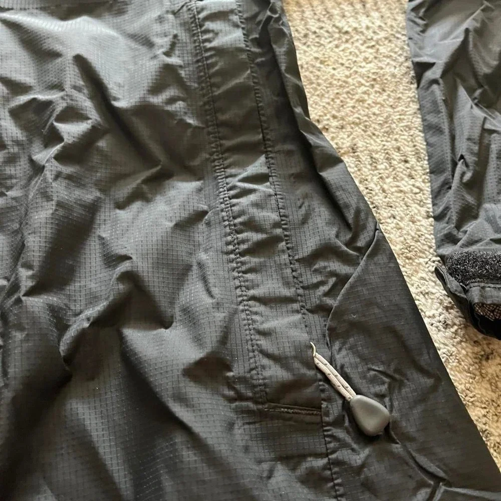 Mountain Hardwear woman's black rain jacket windbreaker Lg gorp